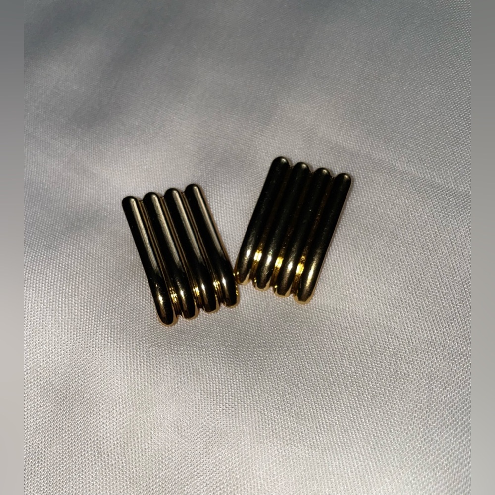 Gold-Plated Ribbed Rectangular Earrings - Picture 2 of 6